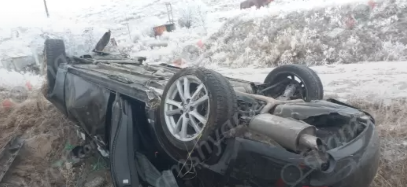Կոտայքի մարզում «Lexus»-ն ընկել է սահքի մեջ և գլխիվայր շրջվել