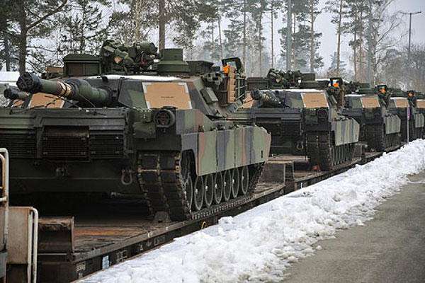 США перевезли в Польшу и страны Балтии 1250 танков и бронемашин.
