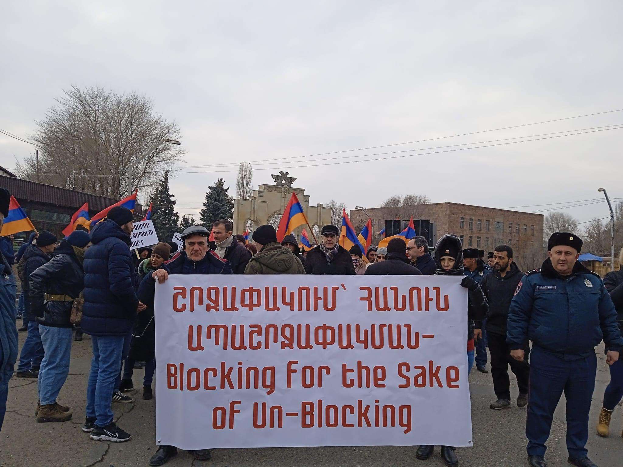 «Национал-демократический полюс» сегодня провел акцию возле 102-й российской военной базы в Гюмри.