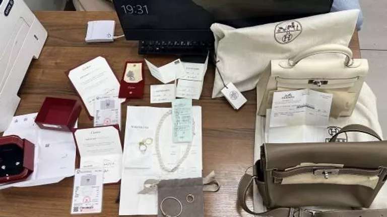 Չինացի 2 զբոսաշրջիկի մոտ շուրջ 22 մլն ռուբլու զարդեր են գտել