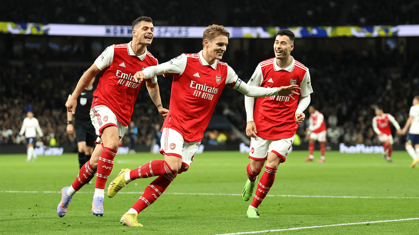 "Arsenal" wins the London derby of hope and strengthens on the 1st position