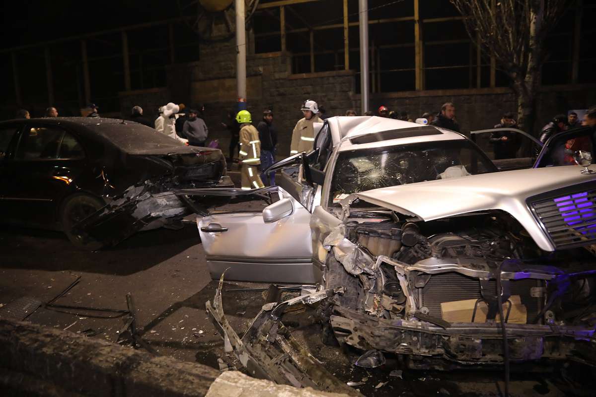 Մեծ վթար Մյասնիկյան պողոտայում․ բախվել է 7 մեքենա, կան տուժածներ