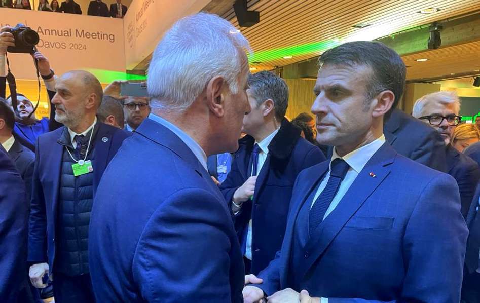 The President had a short conversation with Emmanuel Macron