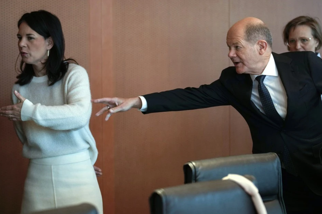 Գերմանիայի ԱԳ նախարարը հրաժարվել է լուսանկարվել կանցլեր Շոլցի հետ