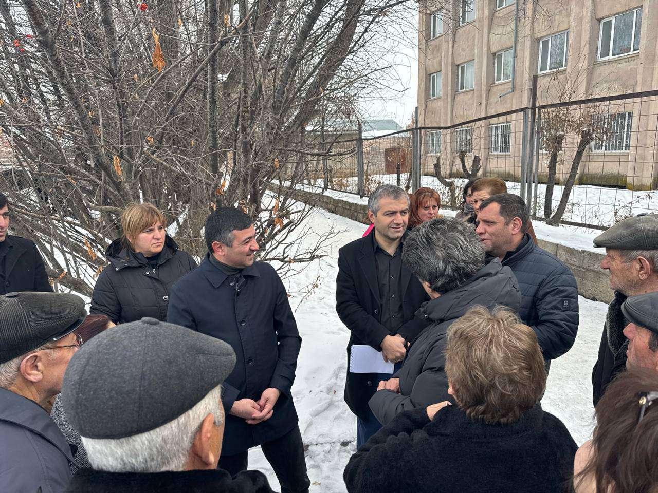 Սարիկ Մինասյանը հանդիպել է Գյումրու Կոմբինատ թաղամասի բնակիչների հետ