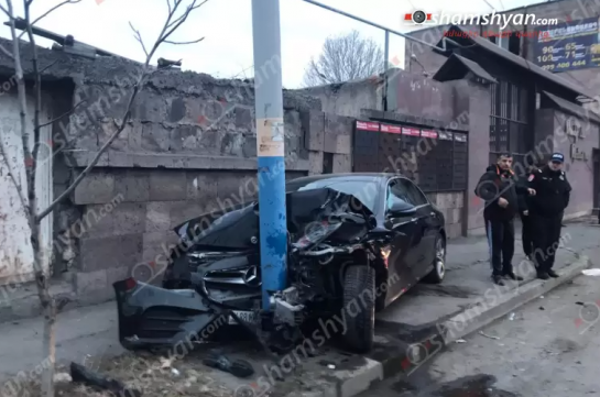 14-ամյա տղան Mercedes-ով բախվել է «07»-ին, ապա՝ երկաթե սյանը. կա վիրավոր