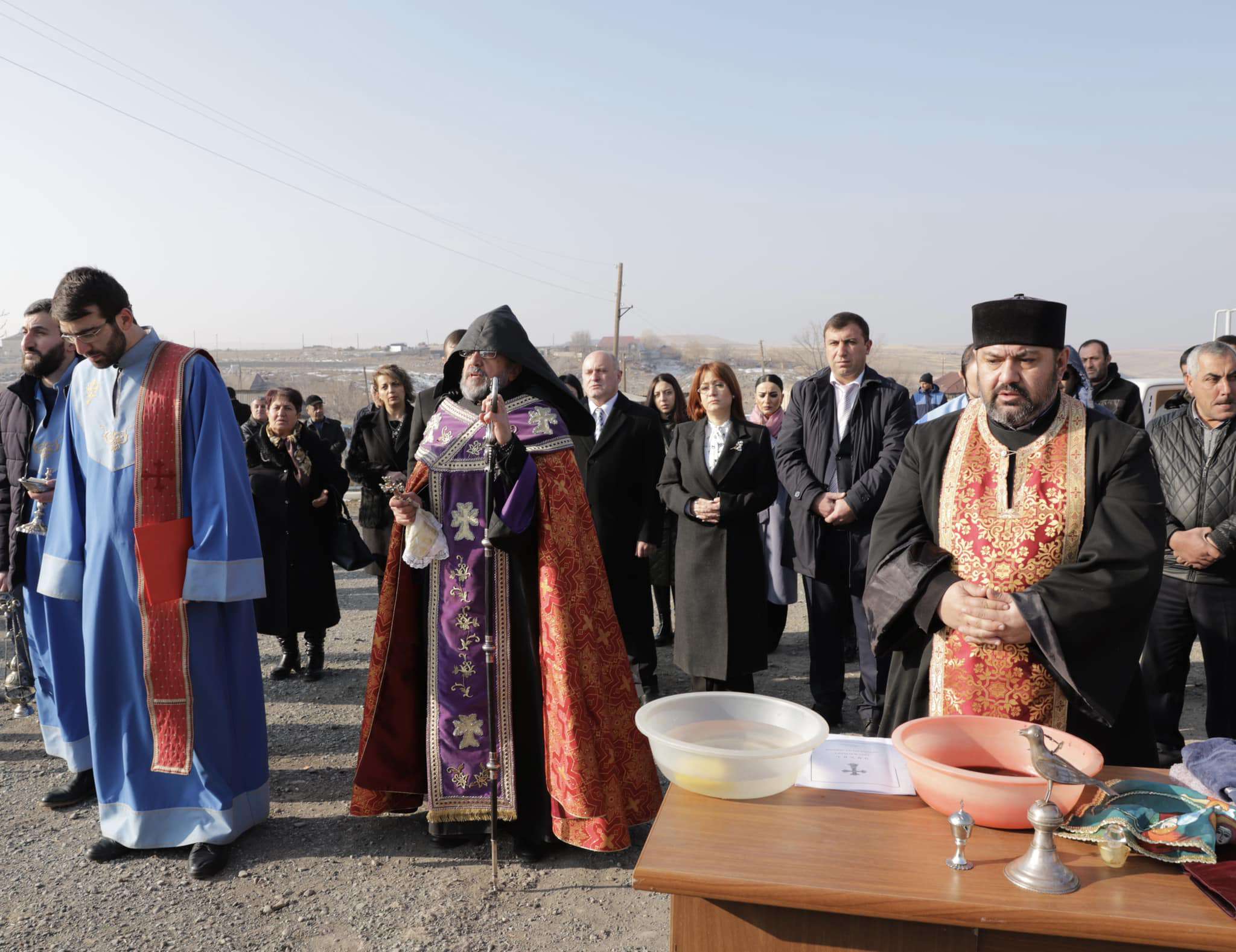 Օծվել է Թուրքիայի հետ սահմանամերձ Հայկաձոր բնակավայրի չեզոք գոտում գտնվող Կարմիր վանքի նոր խաչը