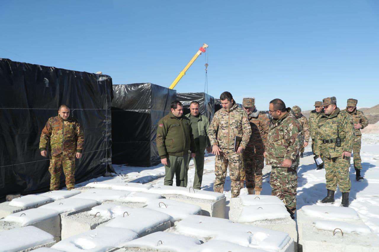 Сурен Папикян посетил место трагического пожара, вспыхнувшего в казарме инженерно-пехотной роты (фото)
