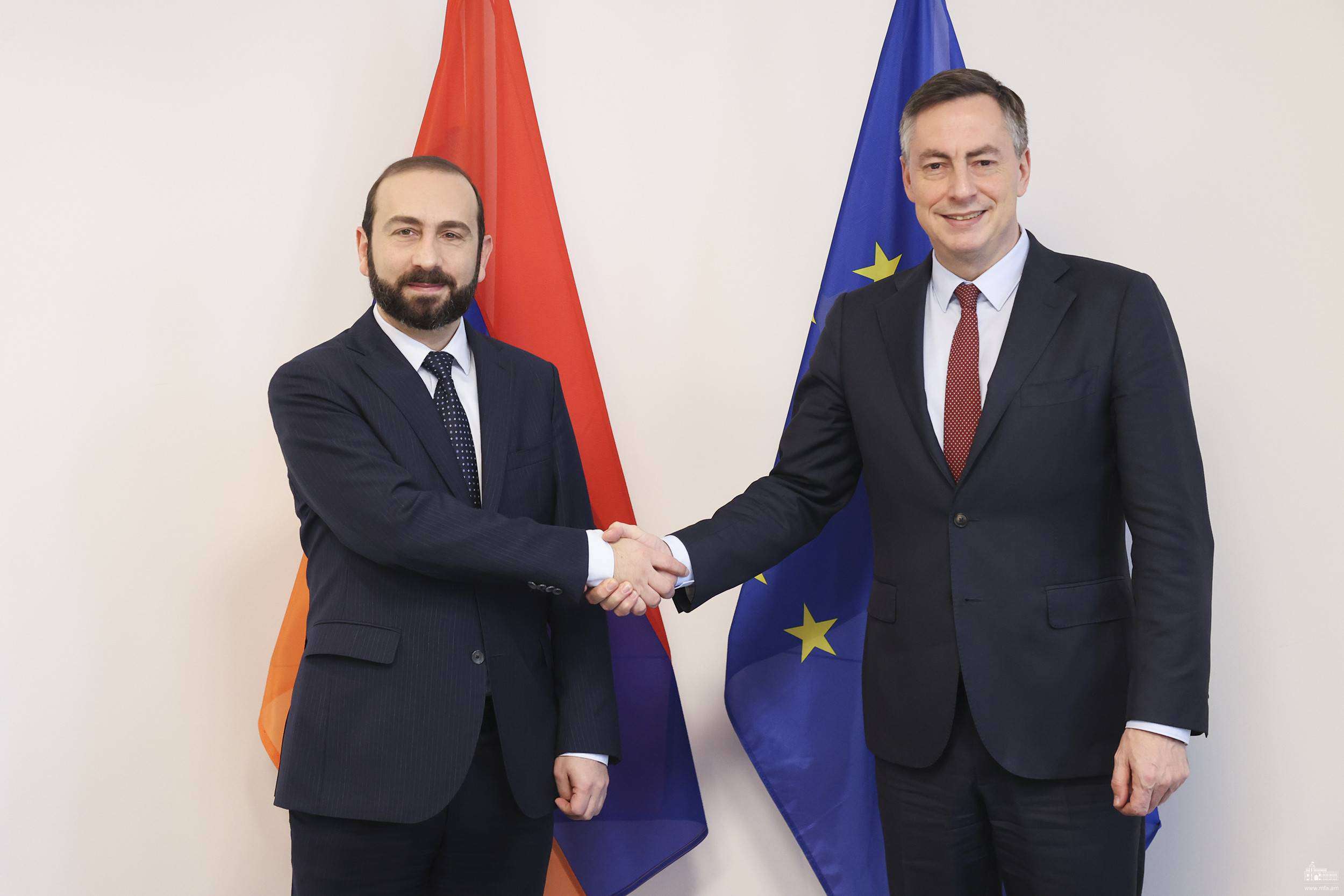 Ararat Mirzoyan emphasized the need to increase pressure on Azerbaijan from the international community