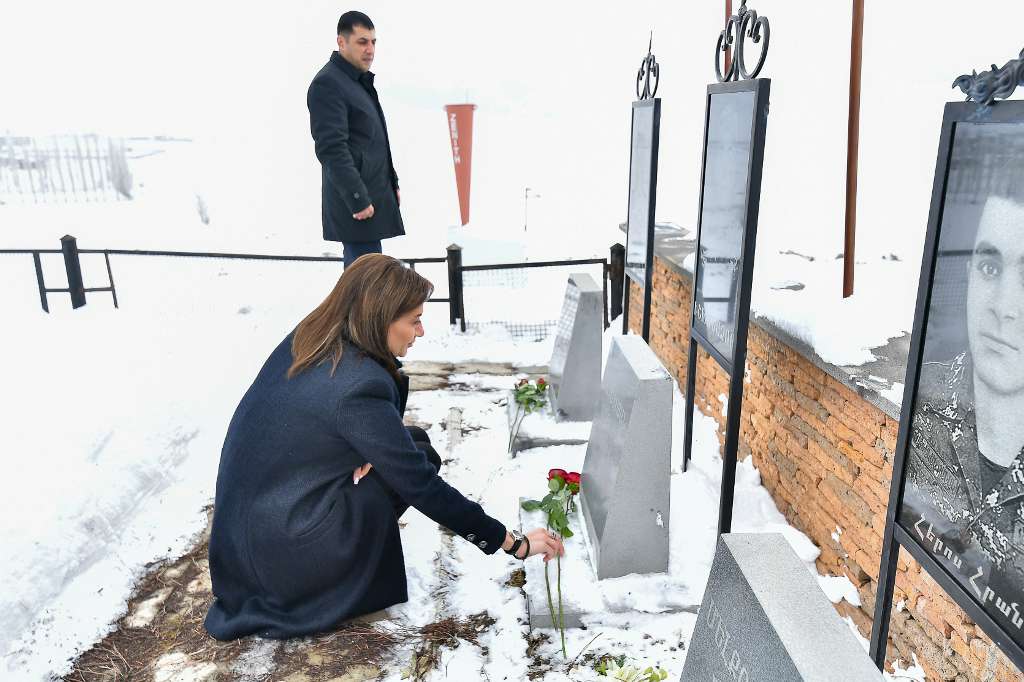 Աննա Հակոբյանը հյուրընկալվել է 44-օրյա պատերազմում անմահացած հերոսների ընտանիքներում