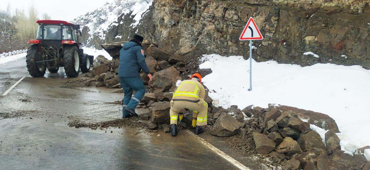 Քարաթափում՝ Գետափ-Մարտունի ավտոճանապարհին