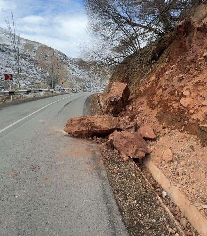 Նորավանք տանող ճանապարհին քարաթափում է տեղի ունեցել