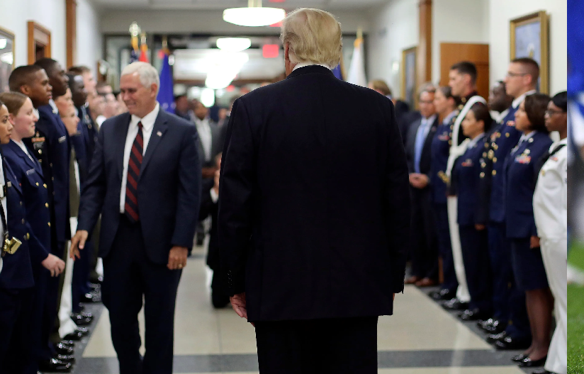 Трамп запретил трансгендерам служить в армии США
