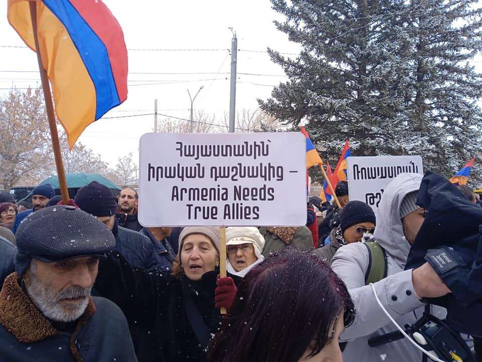 Ռուսական 102-րդ ռազմաբազայի շրջափակումը. Բևեռը Գյումրիում հերթական հավաքն է անցկացրել (լուսանկարներ)