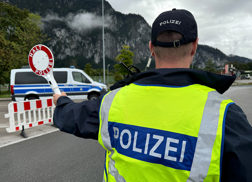 Germany tightens border controls