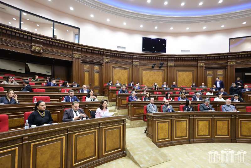 Անհետ կորած զինվորների ծնողներն ԱԺ-ում են. ընթանում է փակ քննարկում