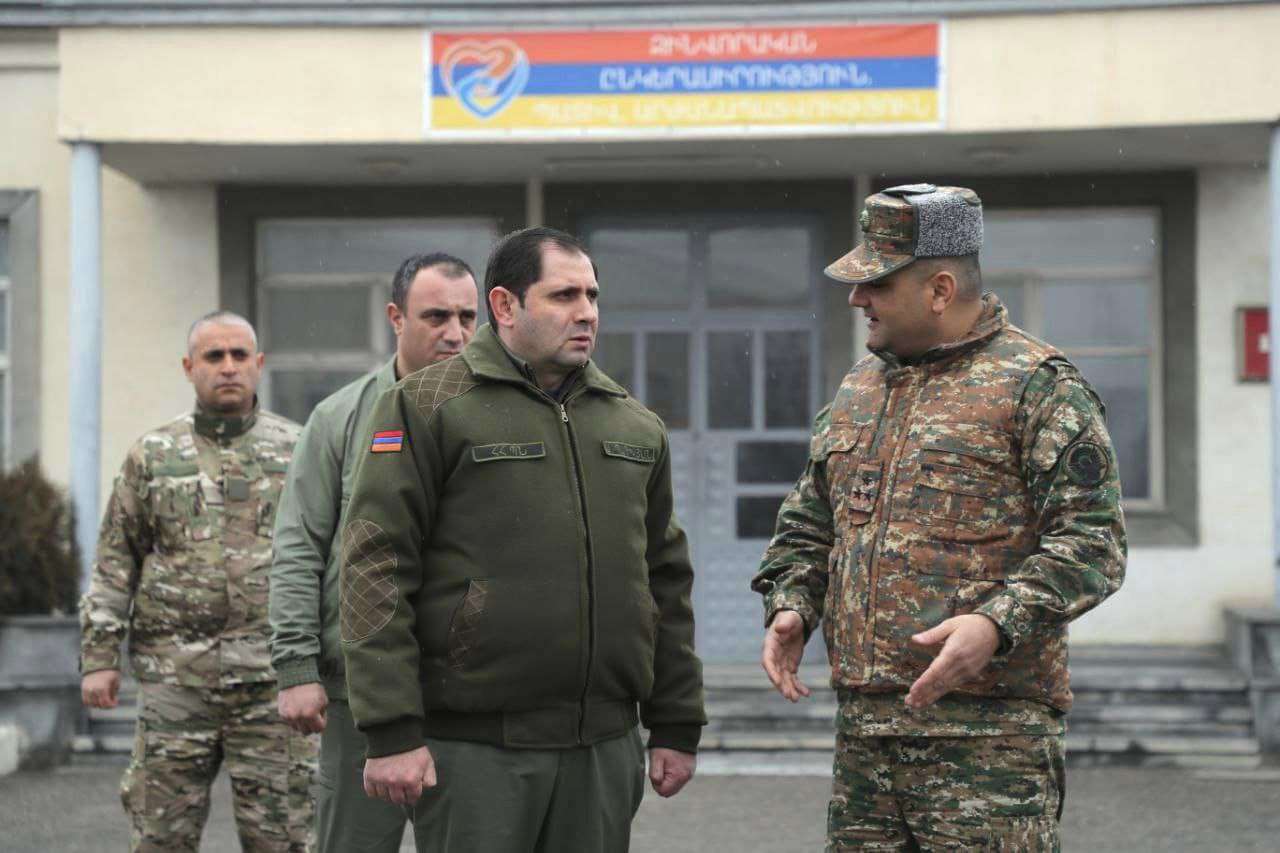 В случае выявления недостатков виновные будут строго наказаны. Сурен Папикян объездил воинские части (ФОТО)