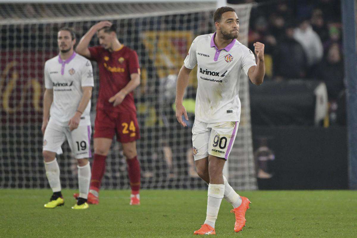 Mourinho's team is failing; Cremonese in the semi-finals of the Italian Cup (VIDEO)