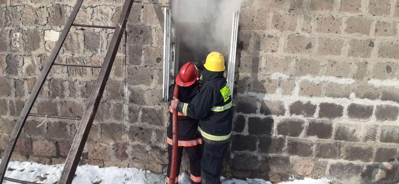 Ախուրյան գյուղում տուն է այրվել