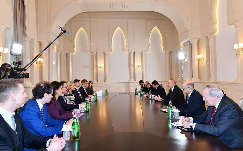 Ալիևն ընդունել է ԵՄ էներգետիկ հարցերով հանձնակատար Սիմսոնին