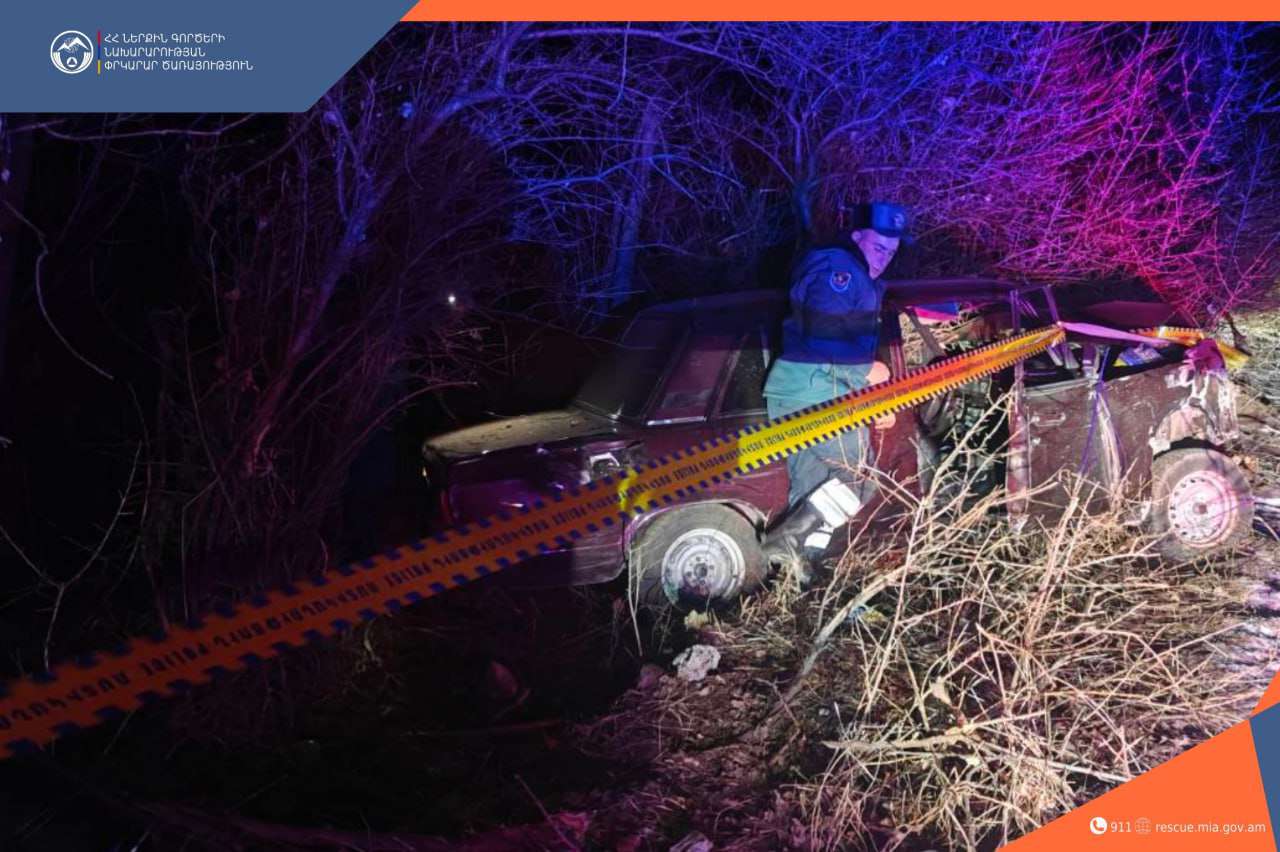 Մեքենան բախվել է ծառին, վարորդը հոսպիտալացվել է