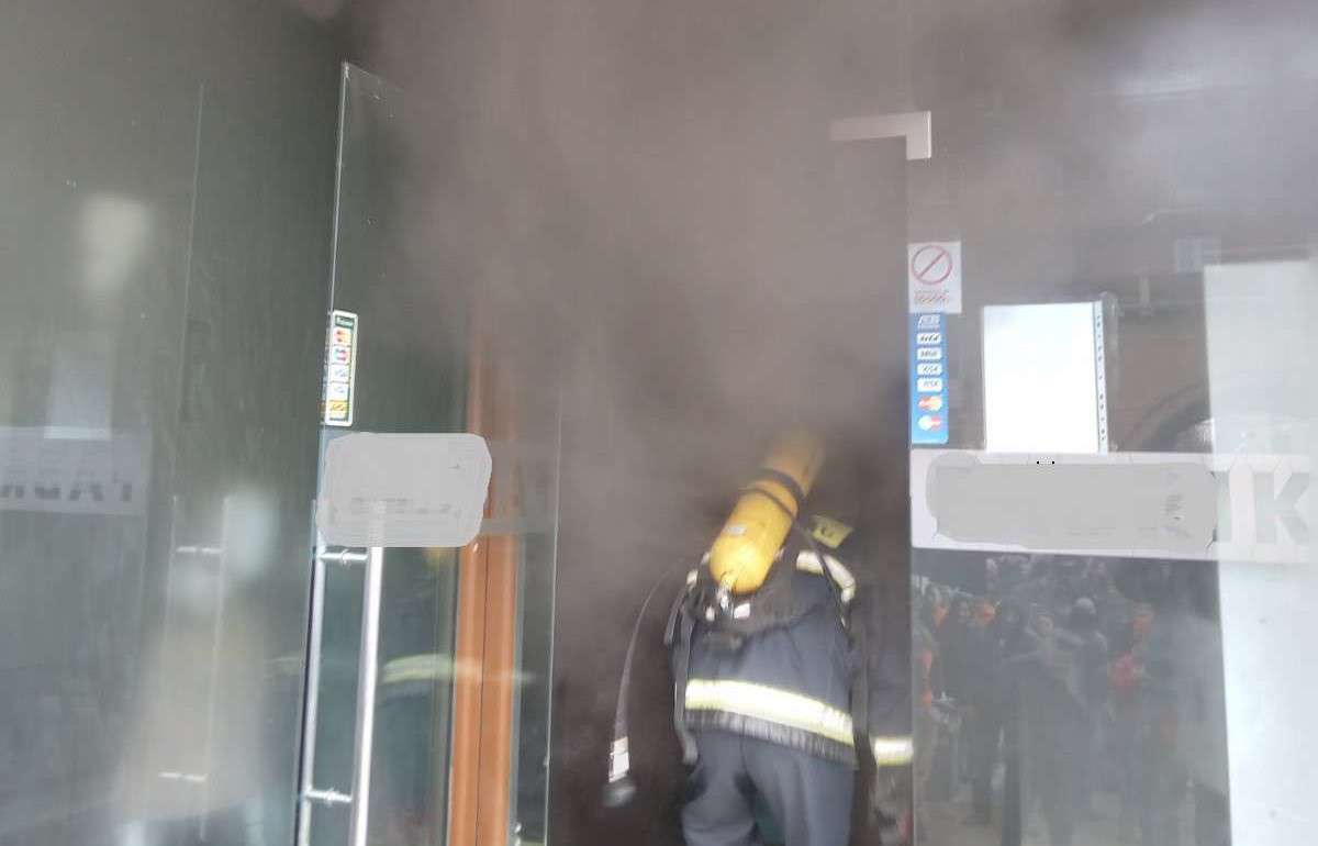 В одном из магазинов одежды Гюмри произошел пожар.
