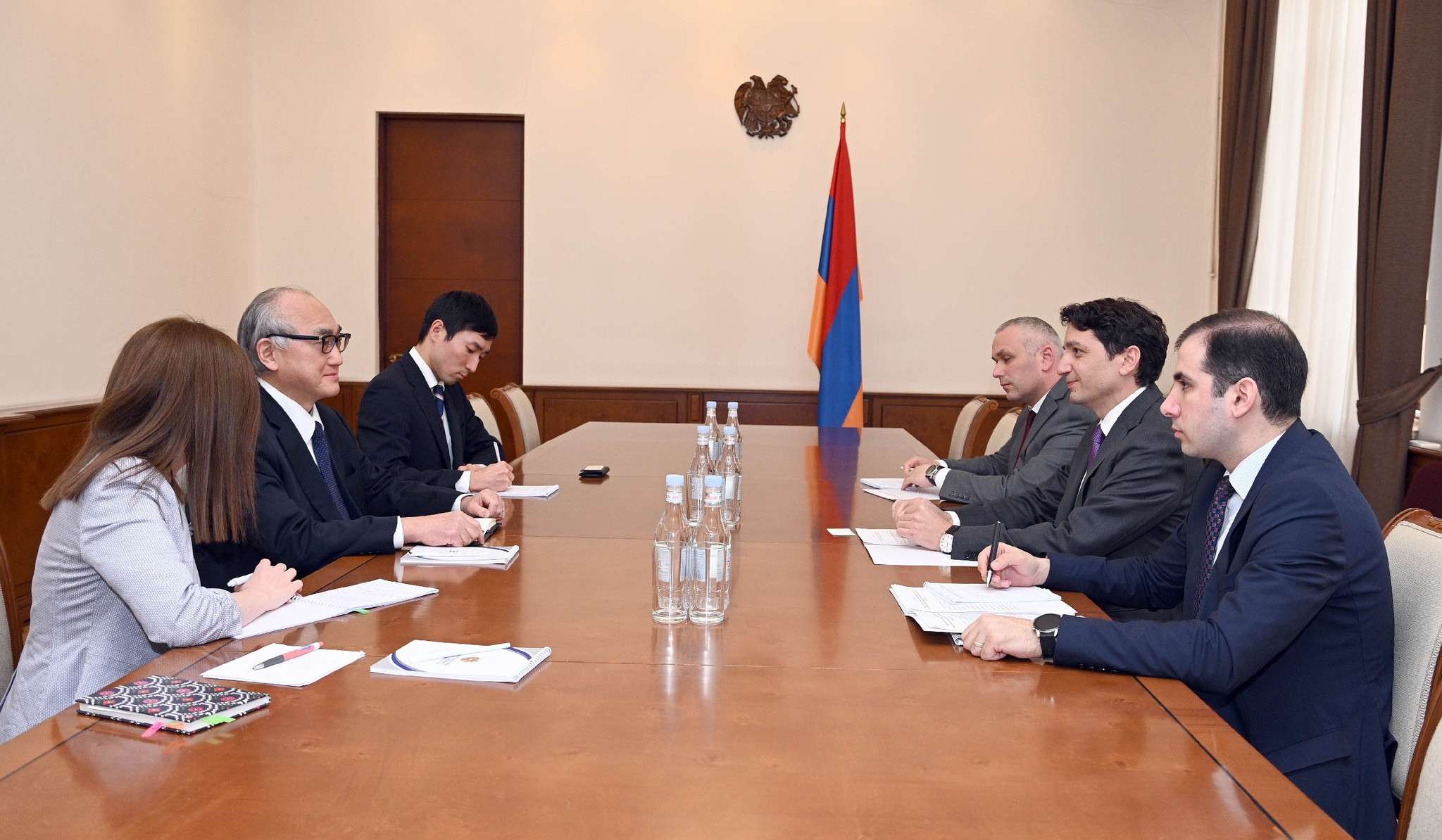 The Minister of Finance and the Ambassador of Japan discussed directions of cooperation