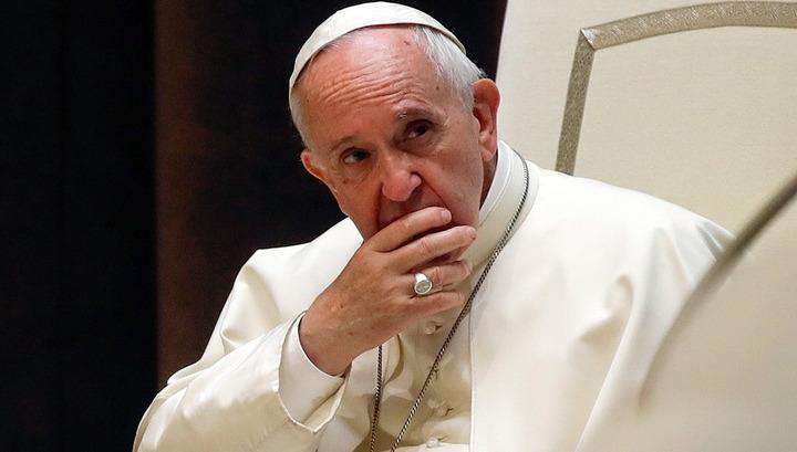 Pope criticizes Trump's "immigration policy"