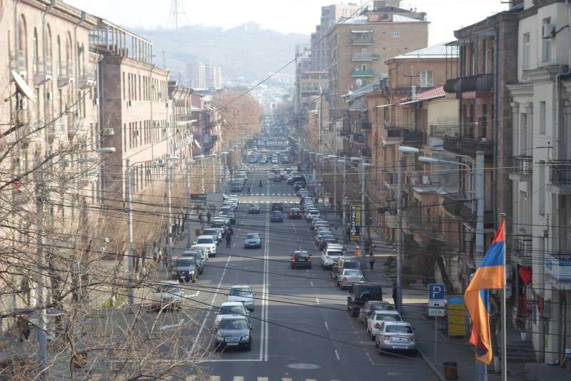 Թումանյան փողոցում էլեկտրալարերը անցկացվում են գետնի տակ (ՏԵՍԱՆՅՈՒԹ)