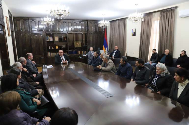 Շիրակի մարզպետը հանդիպել է ՀՀ վերադարձած շիրակցի գերիների հարազատներին