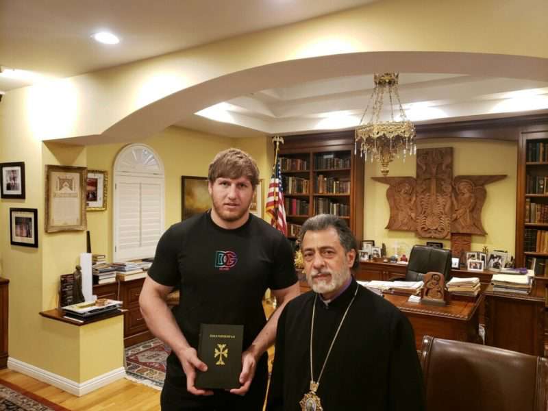 Олимпийский чемпион Артур Алексанян посетил западную епархию ААЦ США