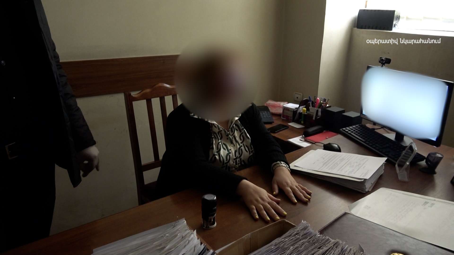 ԱԱԾ-ն կաշառք ստանալու համար ձերբակալել է անձնագրերի և վիզաների վարչության աշխատակիցների