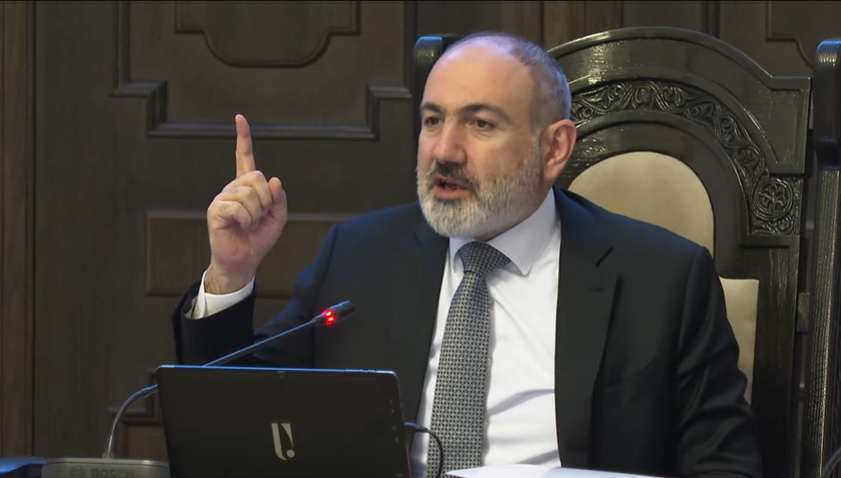 «Չգիտեի, որ մեր կյանքի իմաստը կադաստրի ու անձնագրայինի բաժիններն են». վարչապետ