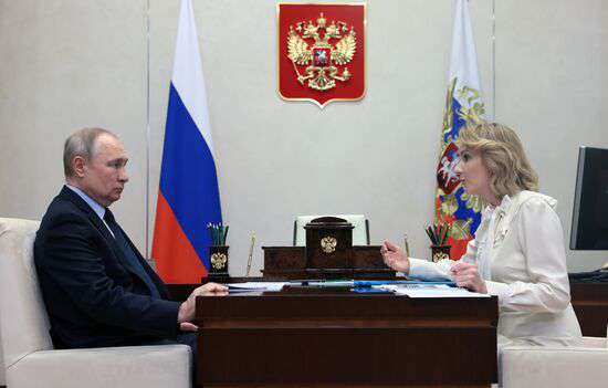 "It is easier to negotiate with the Kurds than with the Americans," Putin