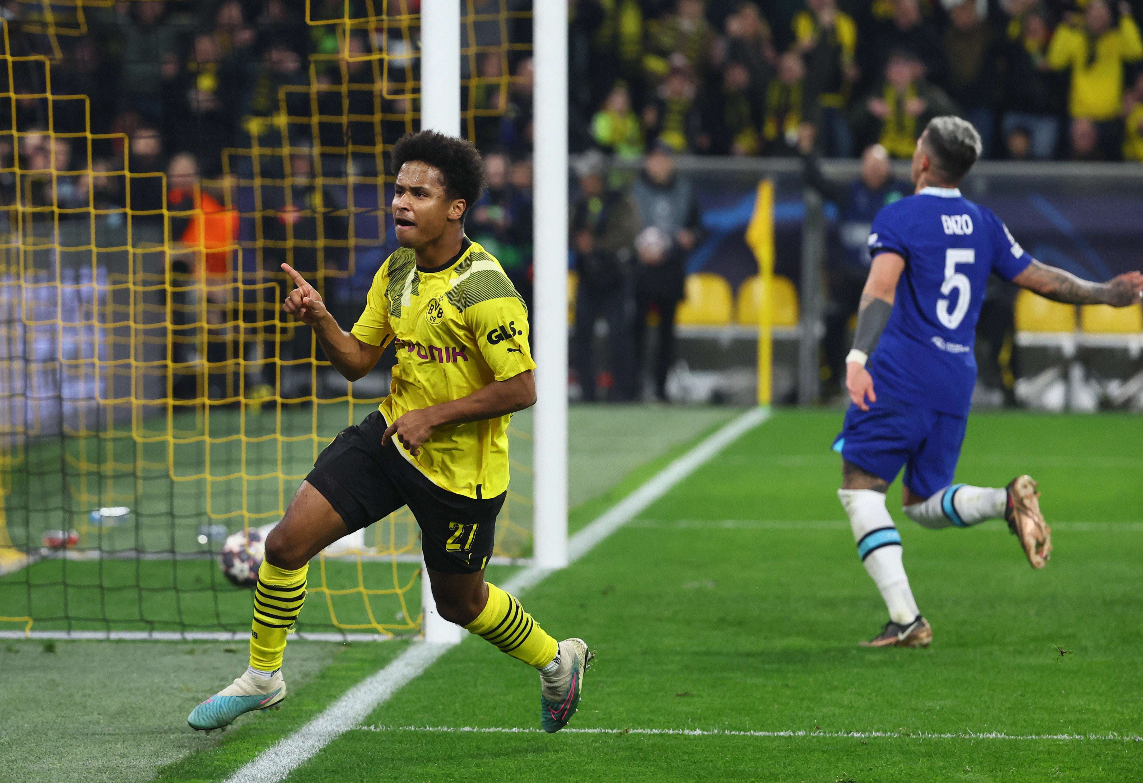 Borussia narrowly defeats Chelsea (VIDEO)