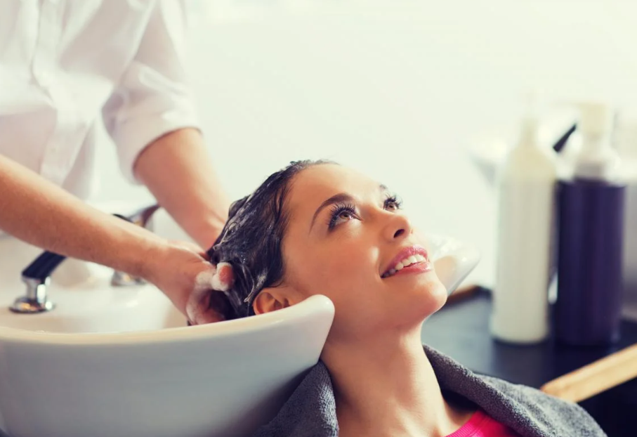 Գեղեցկության սրահում մազերը լվանալը կարող է ինսուլտի պատճառ դառնալ․ The Independent