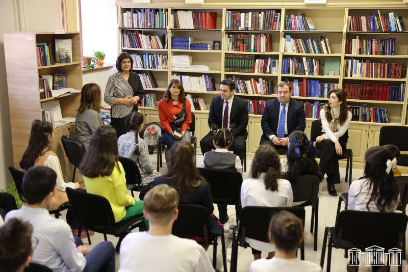 Գիրք նվիրելու տոնին ընդառաջ խորհրդարանը հյուրընկալել է ընթերցասերների