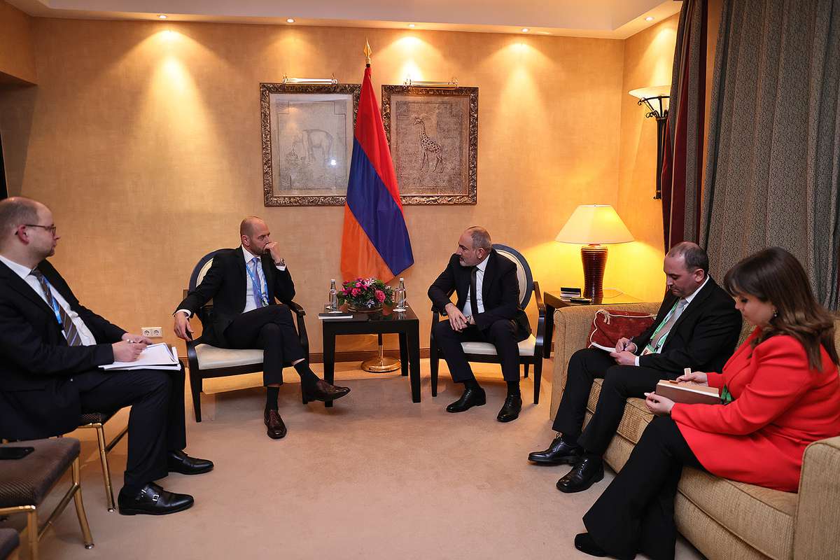 In the meeting with Bruch, the Prime Minister emphasized the development of green hydrogen energy in Armenia