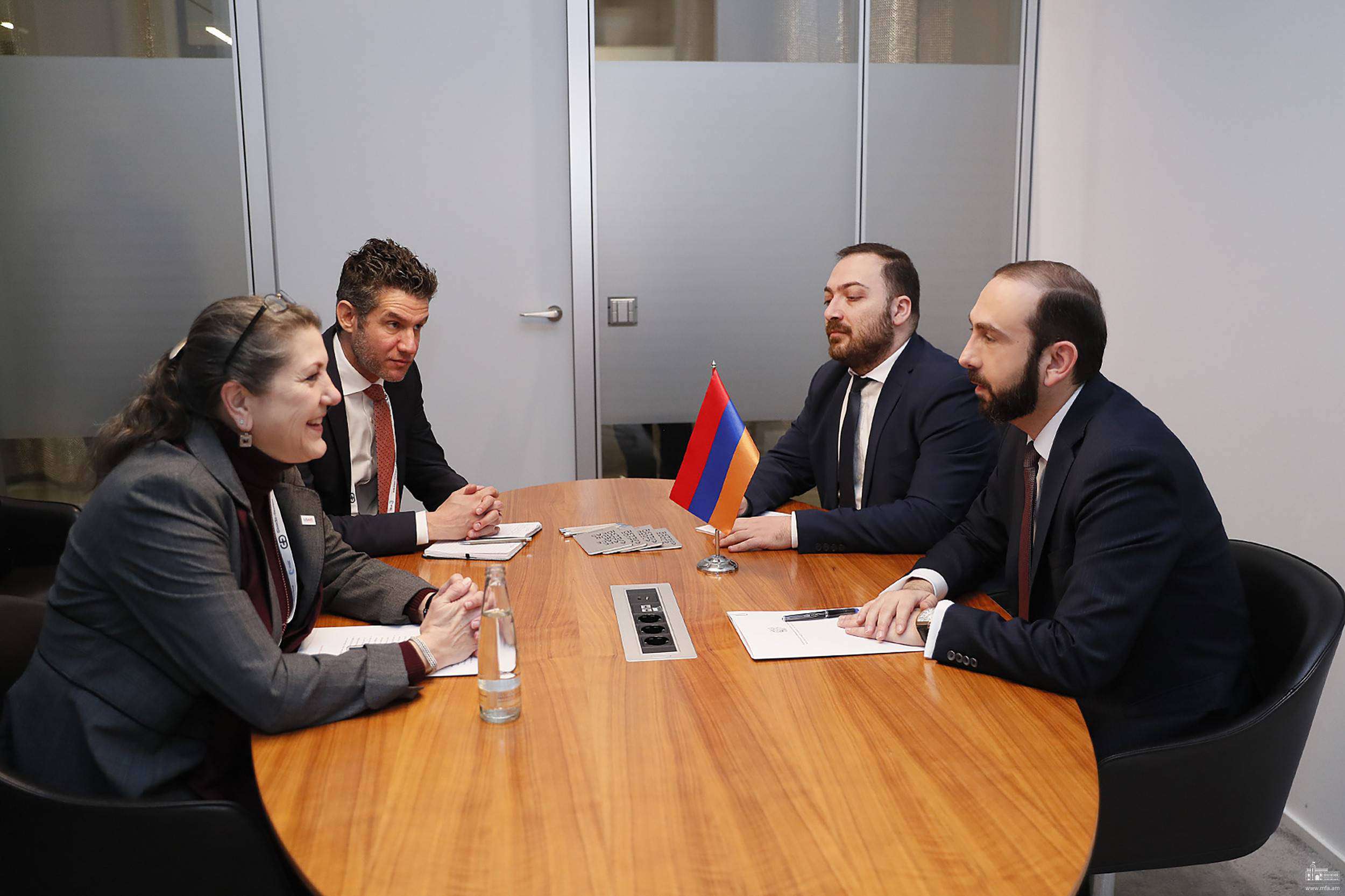 Միրզոյանը ԱՄՆ Միջազգային զարգացման գործակալության կառավարչի տեղակալին ներկայացրել է Լաչինի միջանցքի իրավիճակը