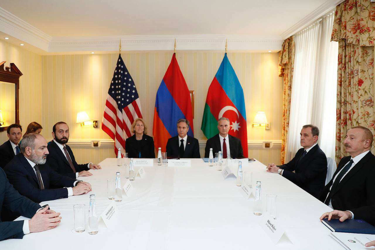 The tripartite meeting of Nikol Pashinyan, Ilham Aliyev, Anthony Blinken has started