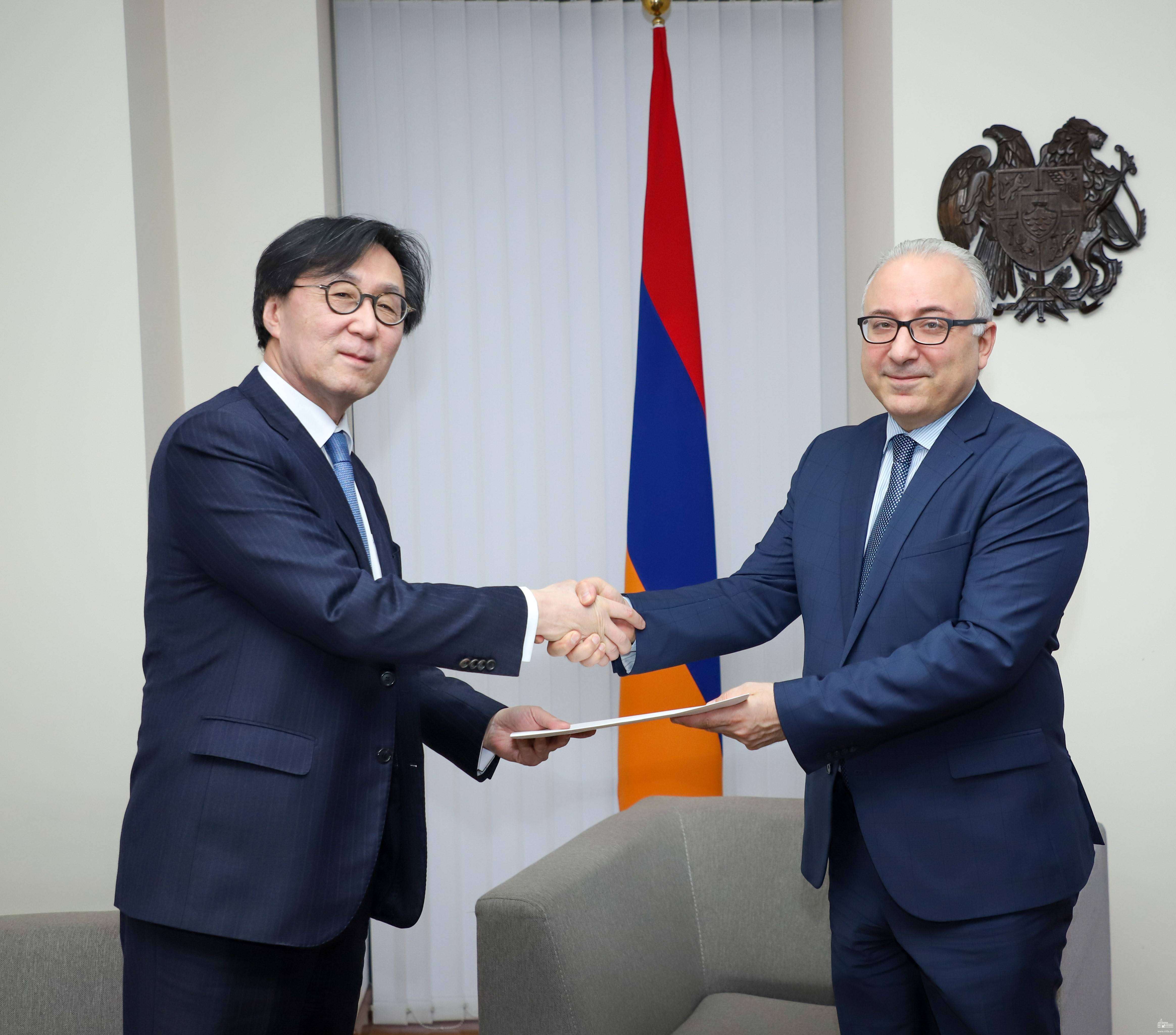 The deputy foreign minister presented the situation in the region to the Korean ambassador