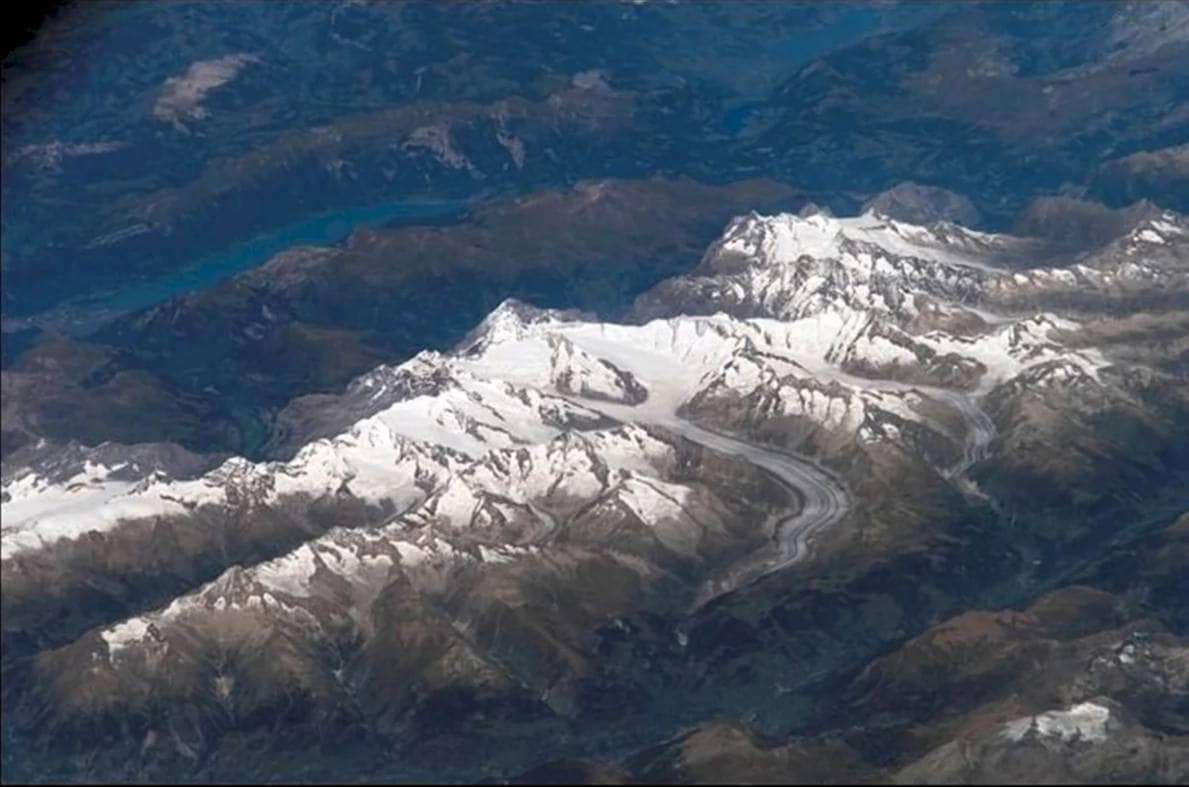Everest snow cover has retreated by 150 meters