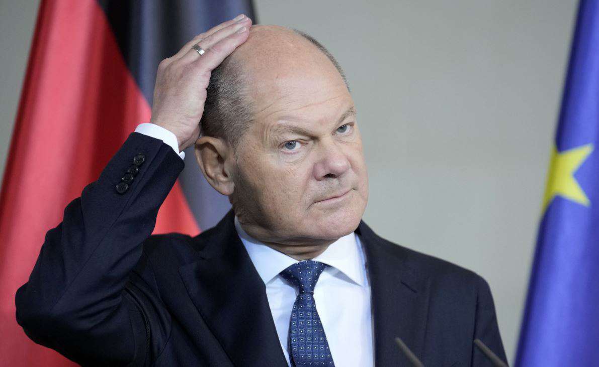 "It's a painful defeat." Scholz