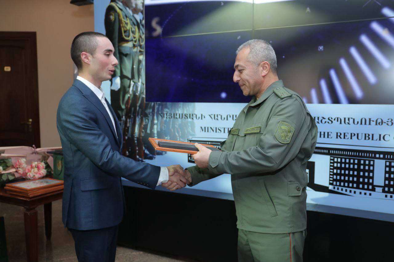 Օլիմպիադայի հաղթող զինծառայողները պարգևատրվել են ՊՆ պատվոգրերով