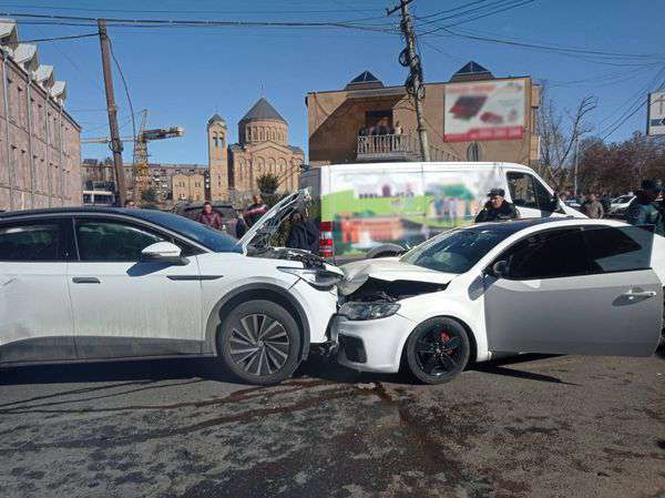 Բախվել են  «Ford Wagon»-ը և «Kia Forte»-ն. կա տուժած