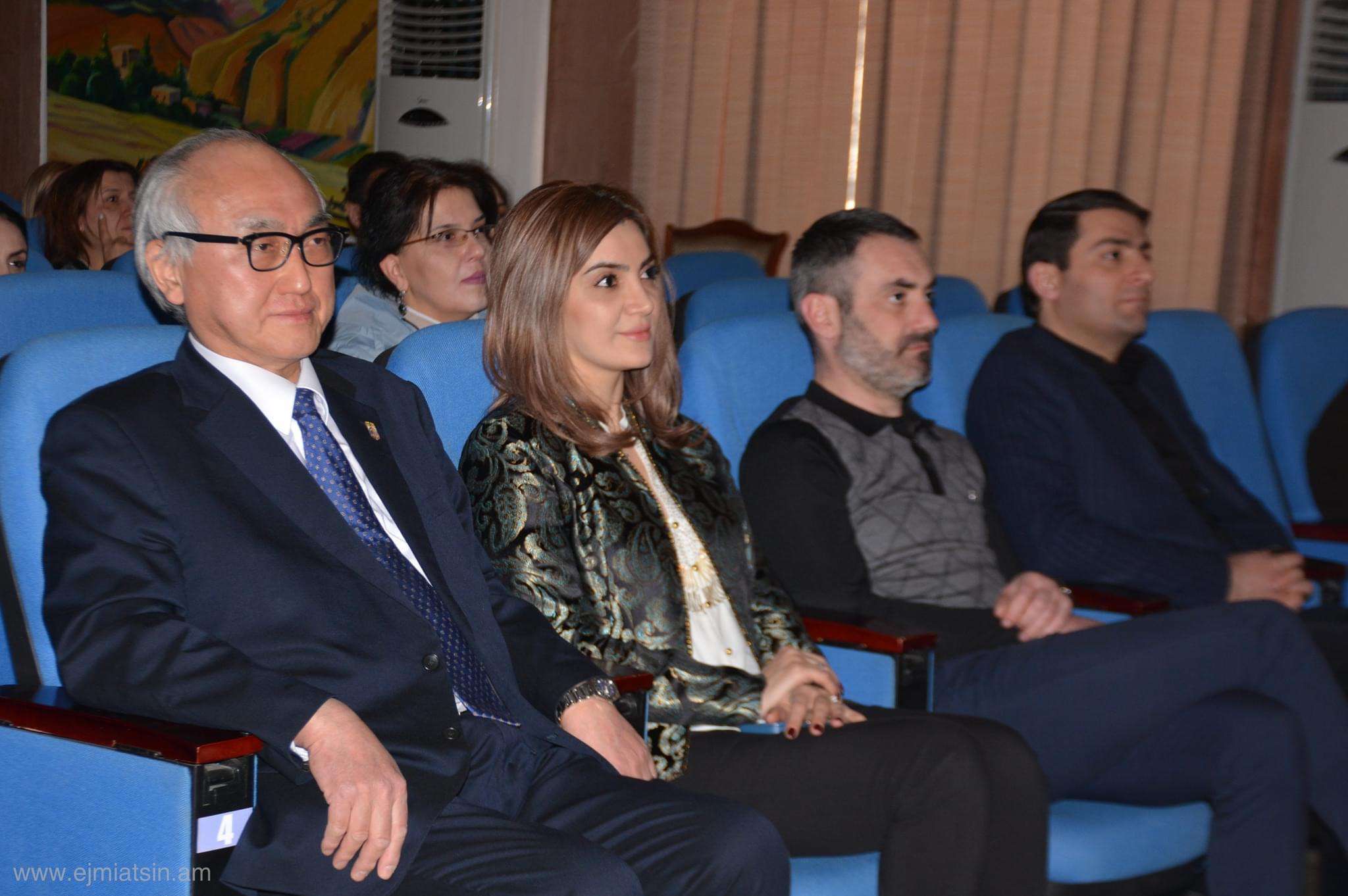 Я сам стараюсь смотреть армянские фильмы, чтобы хорошо прочувствовать душу армян. Посол Японии