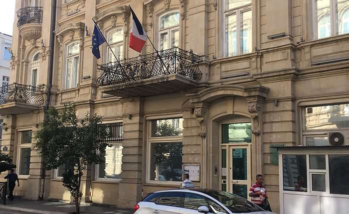 «Կիսում ենք Խոջալուի ողբերգության ցավը». Ադրբեջանում Ֆրանսիայի դեսպանատուն