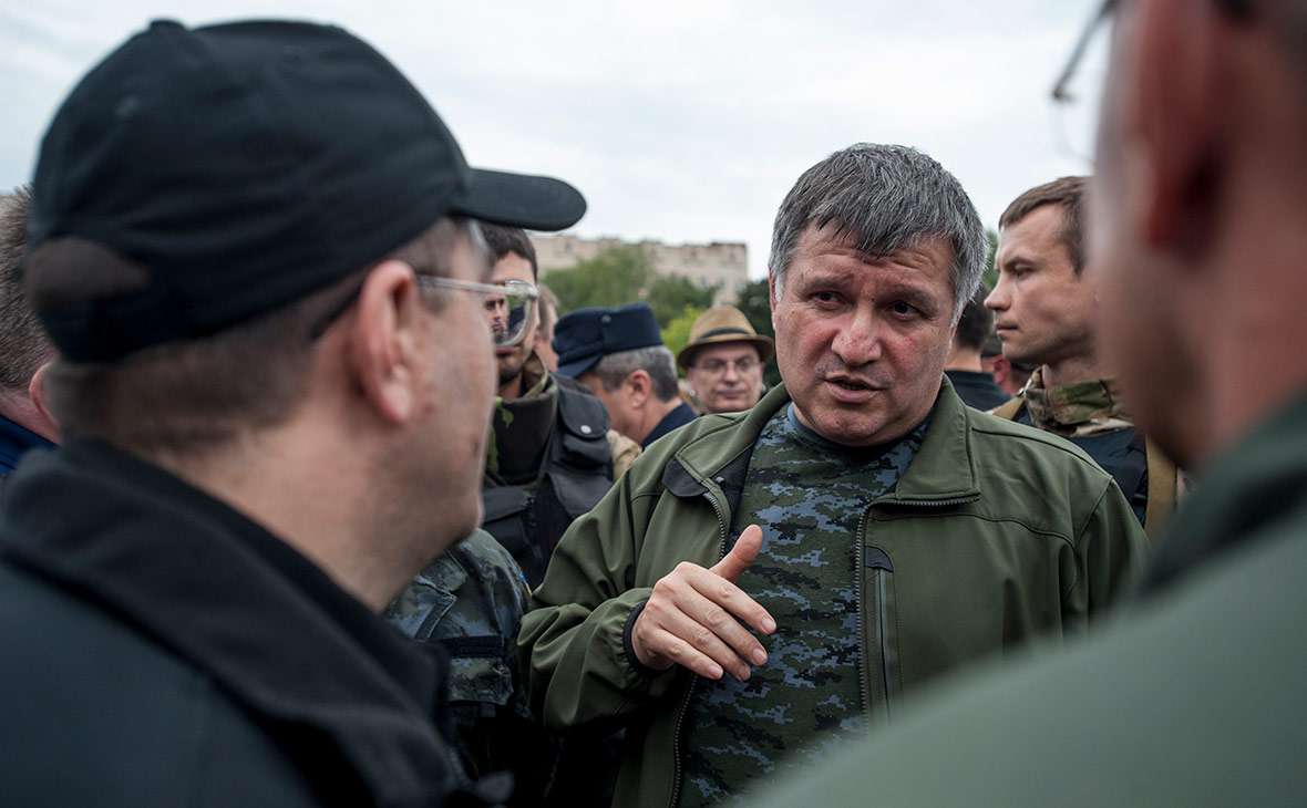 Арсен Аваков с оружием в руках готов воевать с теми, кто пришел на украинскую землю (ВИДЕО)