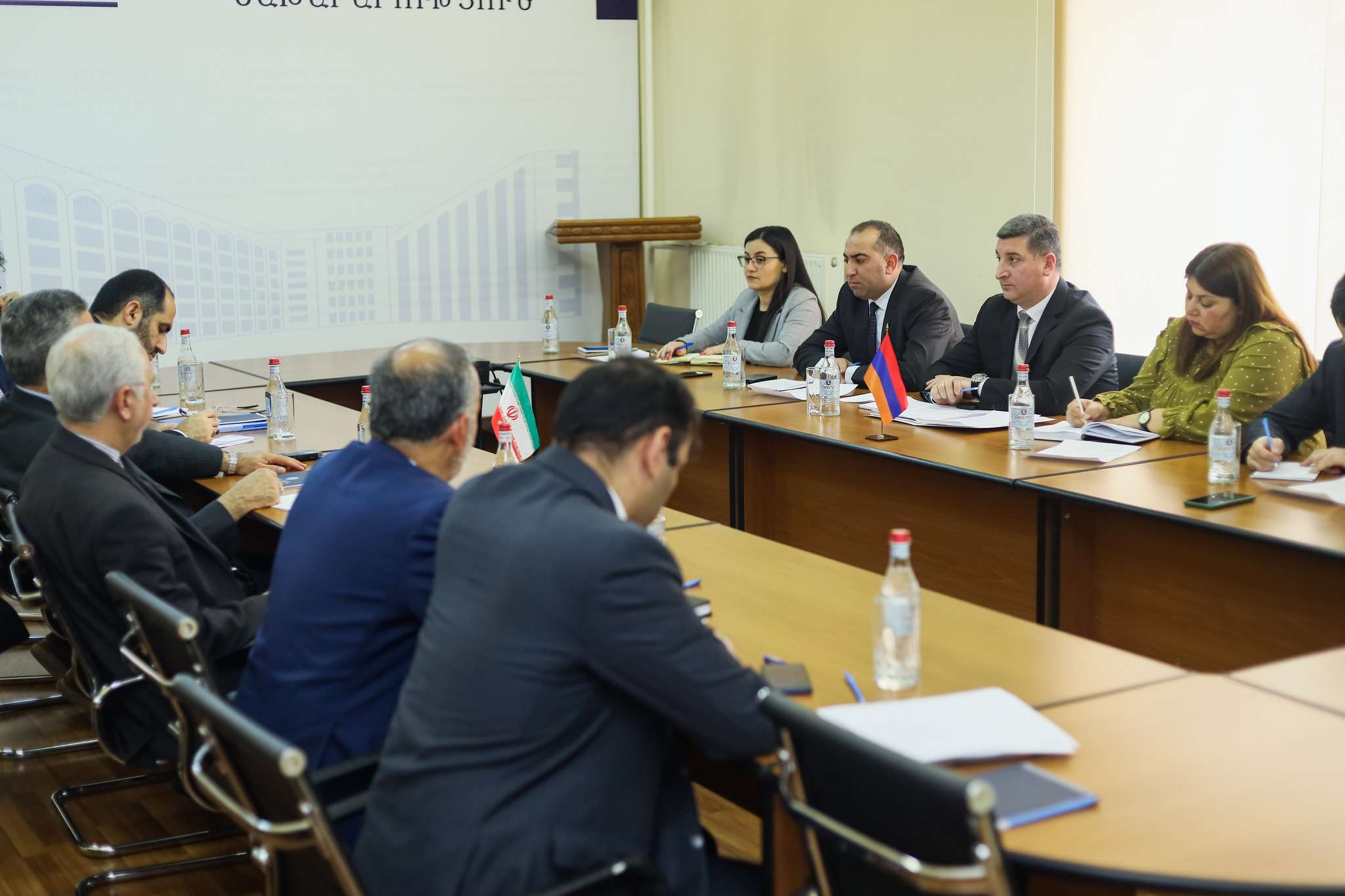 Ուրախ կլինենք իրանական ընկերություններին տեսնել  ճանապարհաշինության ոլորտում. Սանոսյանը՝ իրանցի նախարարին