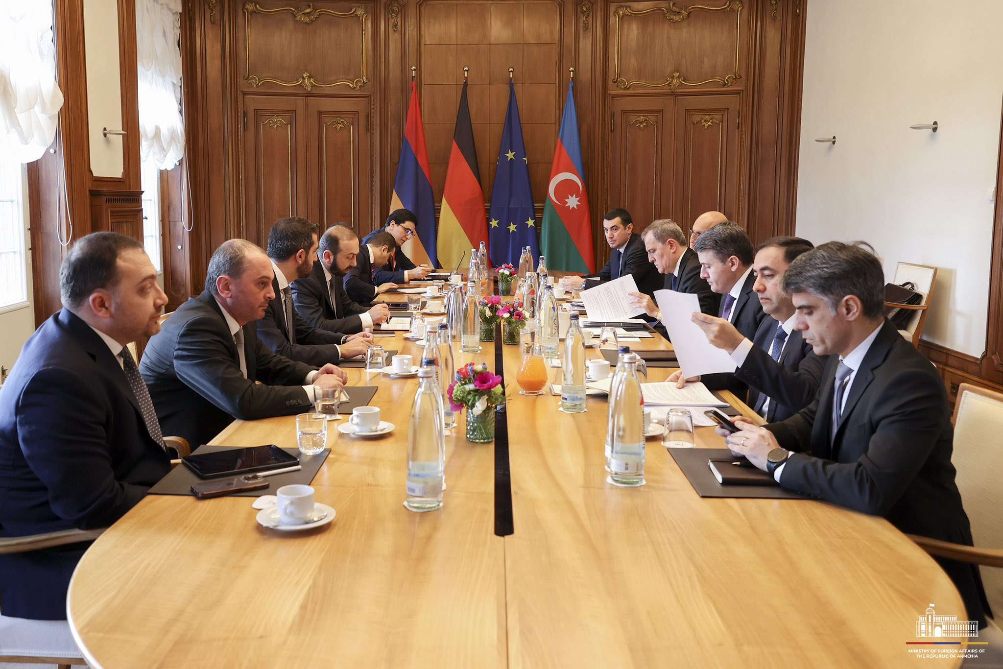 The negotiations of the foreign ministers of Armenia and Azerbaijan followed the tripartite meeting
